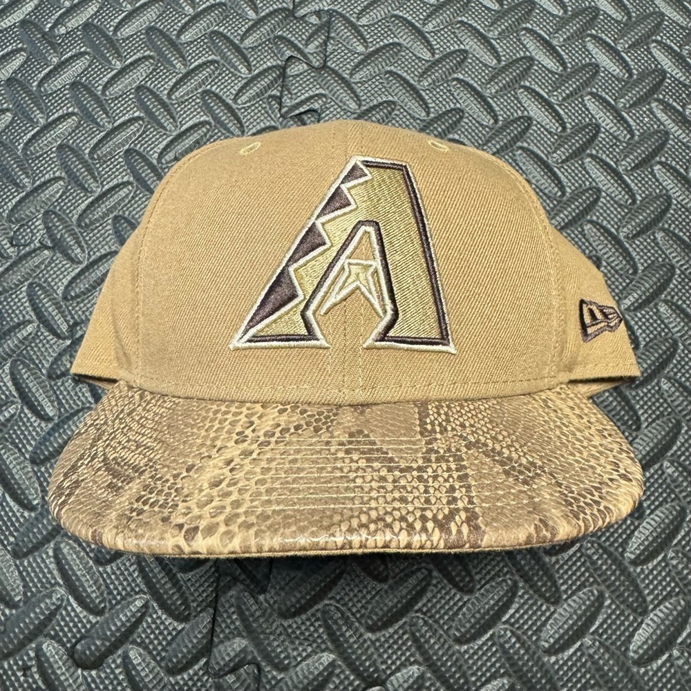 NEW ERA Arizona Diamondback Tan/Cream Fitted Hat with snake skin